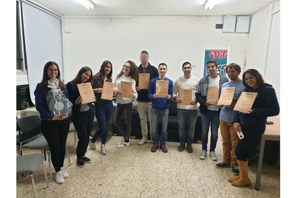 בצילום:בוגרי המחזורים הקודמים בתוכנית