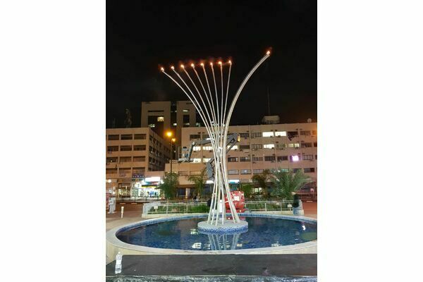 באדיבות בית חב"ד