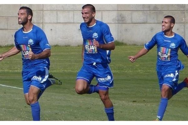 בר פדלון במרכז. צילום: שלמה אשר חיים אתר גולר