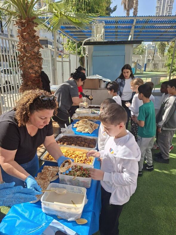 צילום מתוך דף הפייסבוק בית ספר שרת בת-ים
