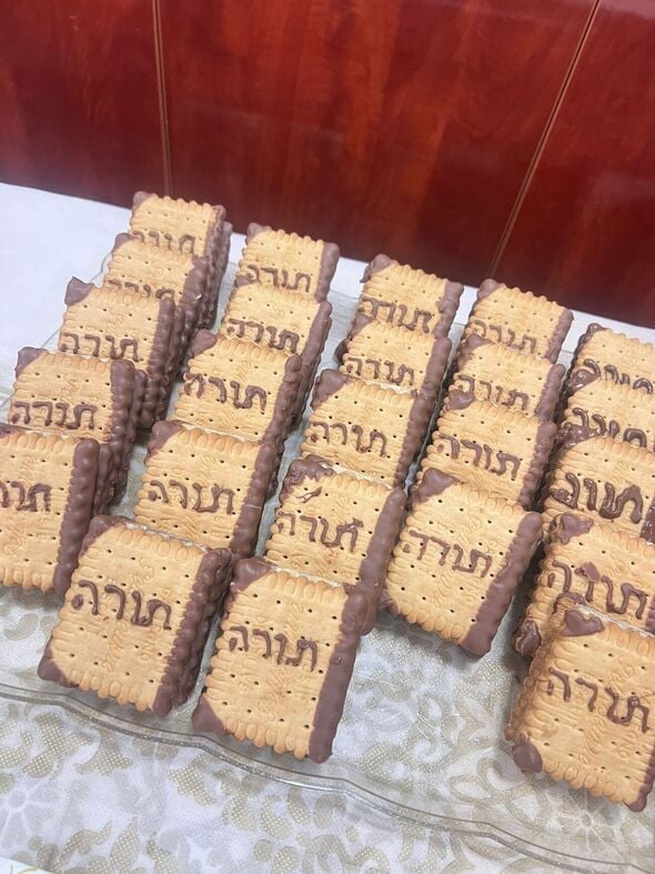 צילום: שירה מקושקשת- הדף הרשמי שירה אור סרנו