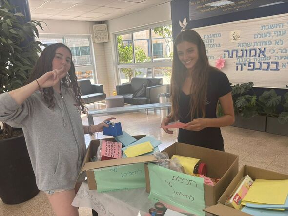 הפייסבוק קמפוס "אחד העם" שש-שנתי חט"ב ותיכון פ"ת