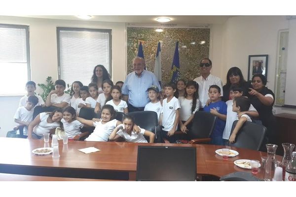 תלמידי נבון בלשכת ראש העיר