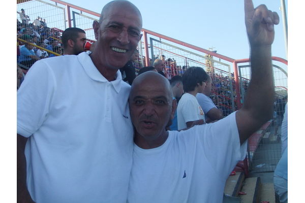 איציק בוקרה וכל השרופים של שעריים בדרך למשה למנגל