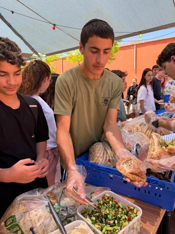 צילום מתוך דף הפייסבוק על-יסודי קשת מזכרת בתיה