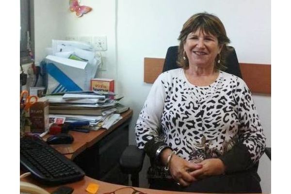 דר אסתר הנדלר