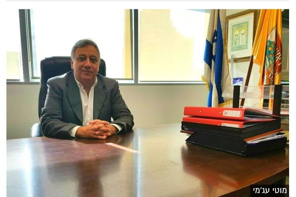 מוטי עג'מי בחלוקת המזון