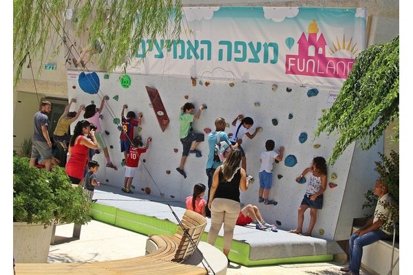 תמונות מהמתחם