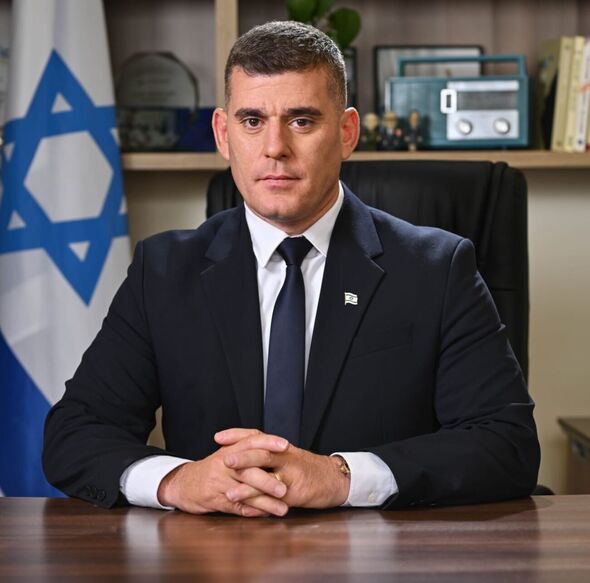 צילומים: פייסבוק ירון לוי