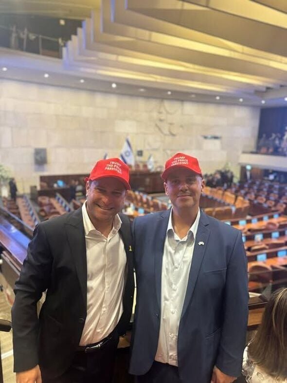 צילום מתוך דף הפייסבוק צביקה ברוט - Tzvika Brot