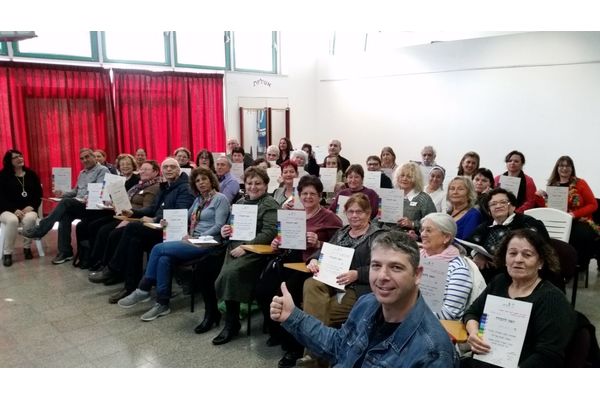 בתמונה: מנכ"ל ידיד לחינוך נמרוד אקרמן עם המתנדבים