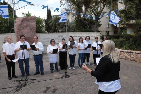 תמונה מטקס יום הזיכרון באנדרטה לגדוד 55
