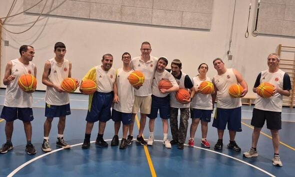 דף הפייסבוק Maccabi Rishon Le Zion Basketball