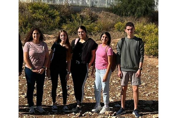 איתי כהן, דניאל שקד, מאיה גזר, אלה ניב, סיגי מוסינזון 