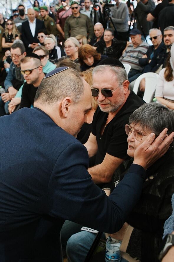 צילום מתוך דף הפייסבוק צביקה ברוט - Tzvika Brot