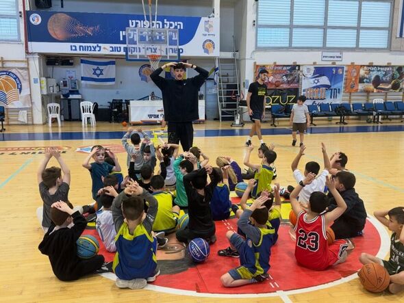 צילום מתוך דף הפייסבוק אליצור יבנה כדורסל הדף הרשמי