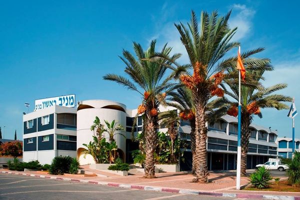 צילום דף הפייסבוק של מניב