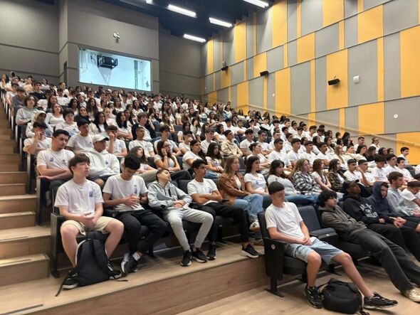 צילום מתוך דף הפייסבוק קריית החינוך יצחק נבון