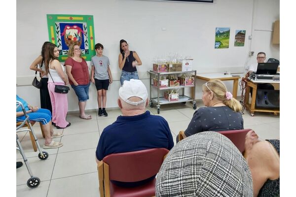 צילום מתוך דף הפייסבוק האגודה לאזרח הוותיק בבת-ים