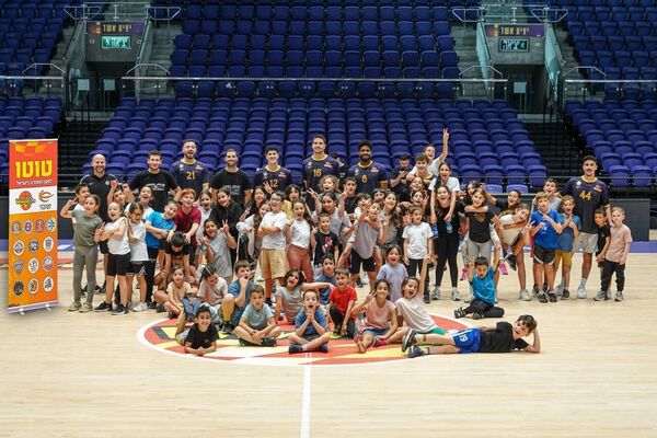 צילום מתוך דף הפייסבוק Hapoel Holon