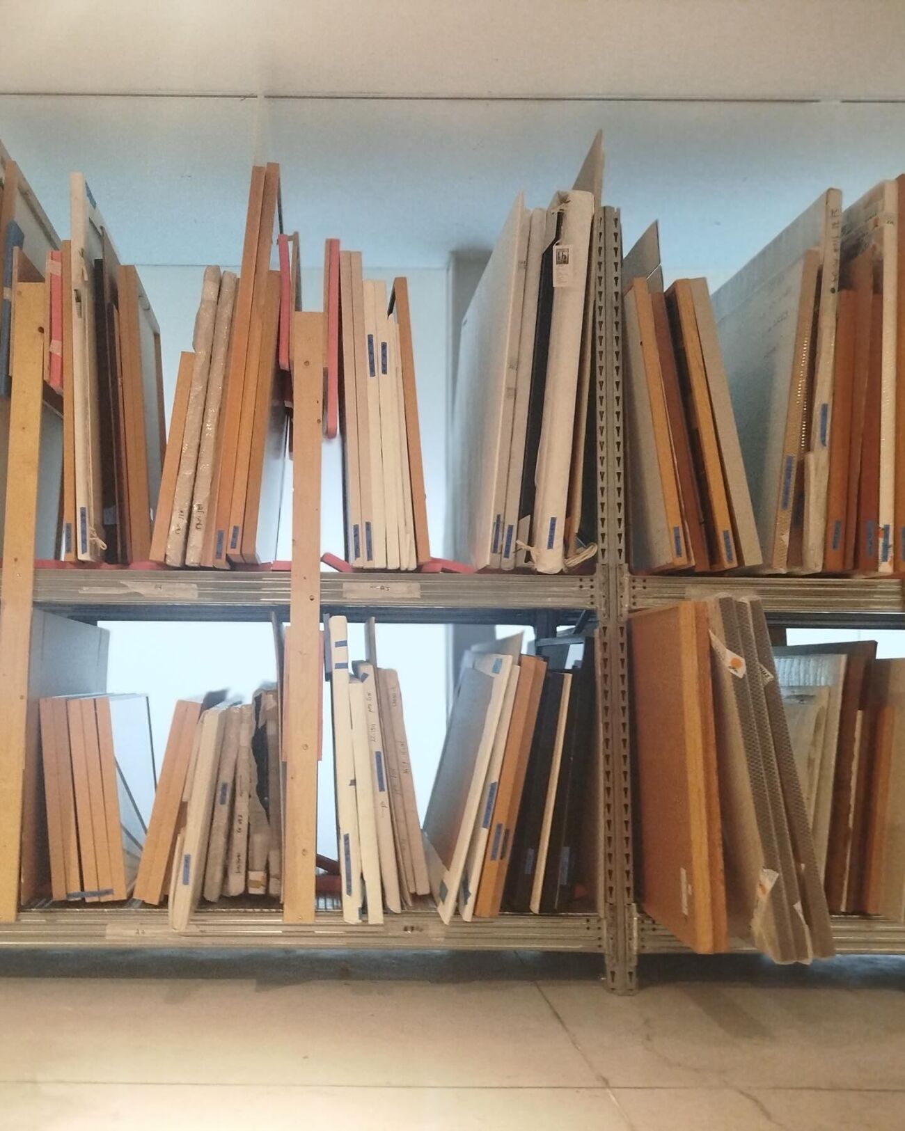 הצצה נדירה מאחורי הקלעים: סדרת מפגשים מיוחדת בחדר הצילום של מוזיאון תל אביב תצא...