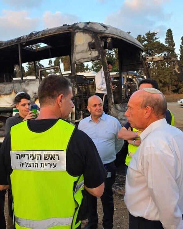 מבקר המדינה במקום הפגיעה בהרצליה
