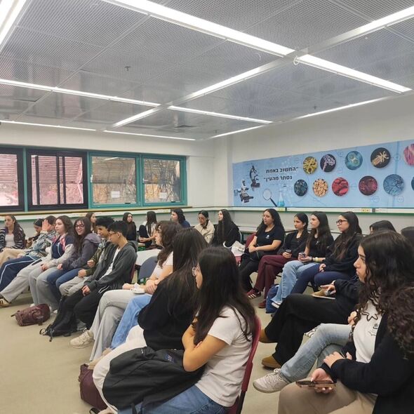 צילום מתוך דף הפייסבוק קריית החינוך יצחק נבון