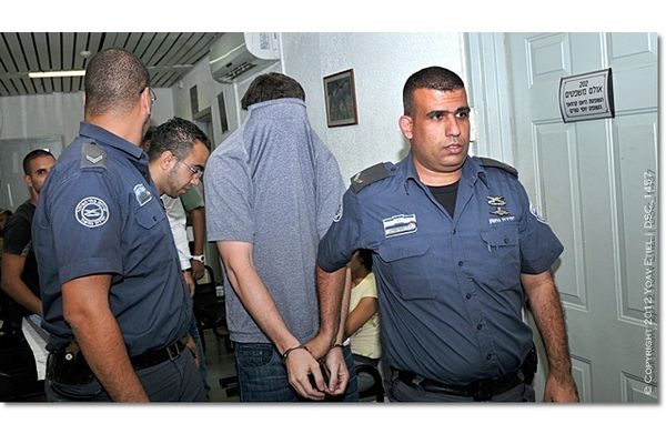החשוד שנעצר - צילום יואב איתיאל "מגזין המושבות"