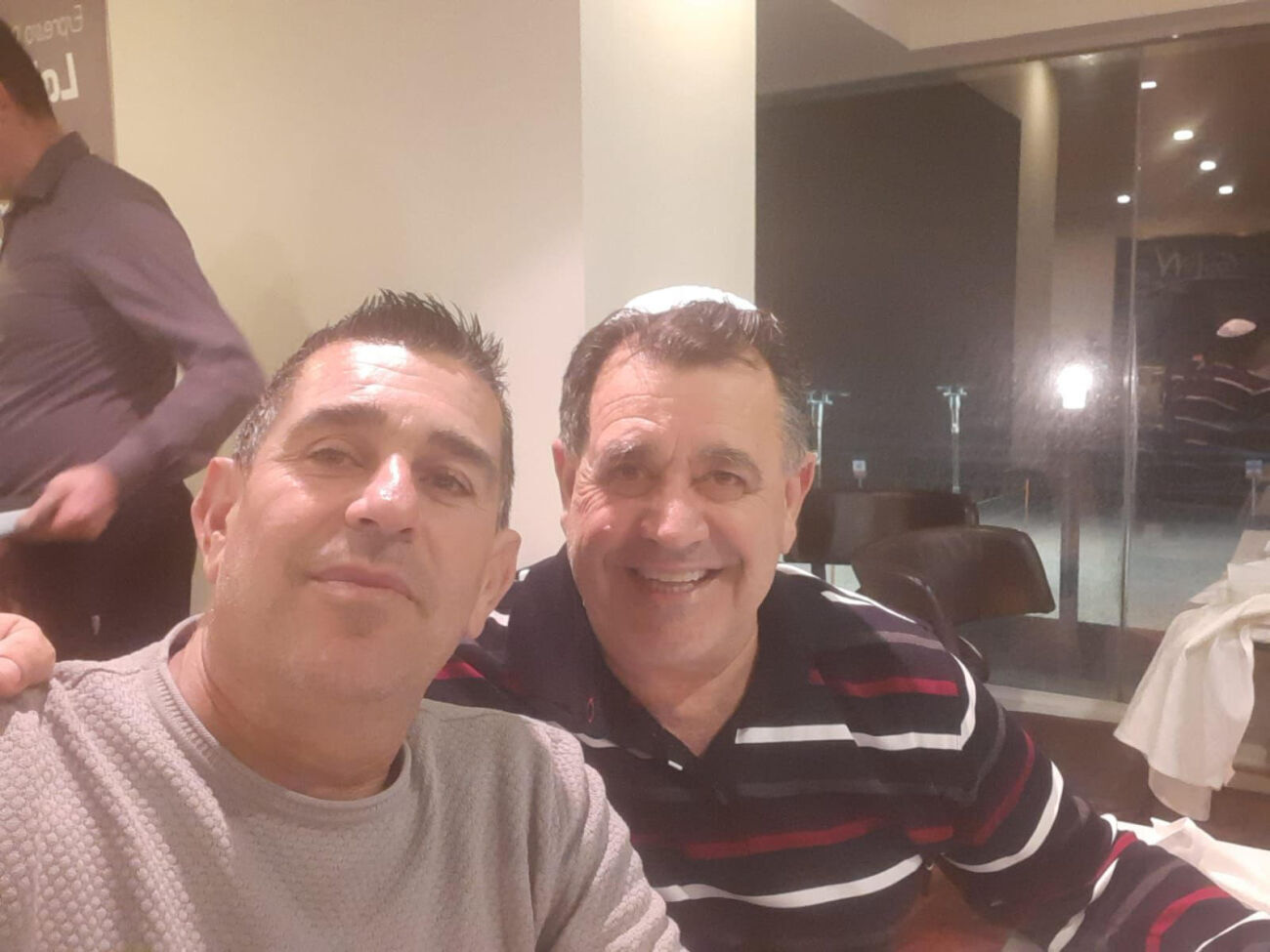 האחים יצחק (מימין) ואורי מויאל זל