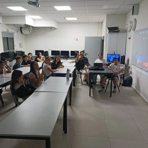 בתמונות נבחרת יצחק נבון