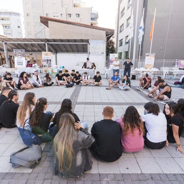 צילום מתוך דף הפייסבוק הגימנסיה הריאלית ראשון לציון
