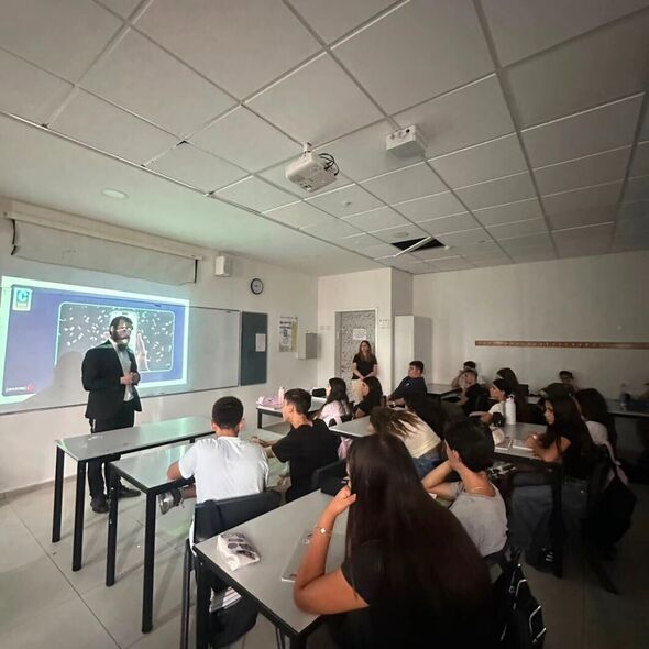צילום מתוך דף הפייסבוק קריית החינוך יצחק נבון