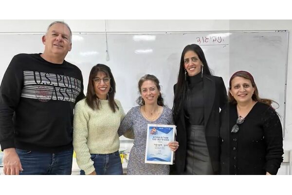 צהרוני בתי הספר-חביב: שרון דוקרקר