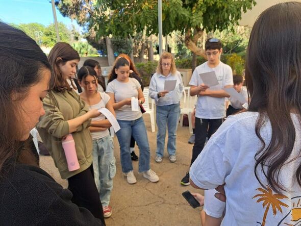 צילום מתוך דף הפייסבוק על-יסודי קשת מזכרת בתיה