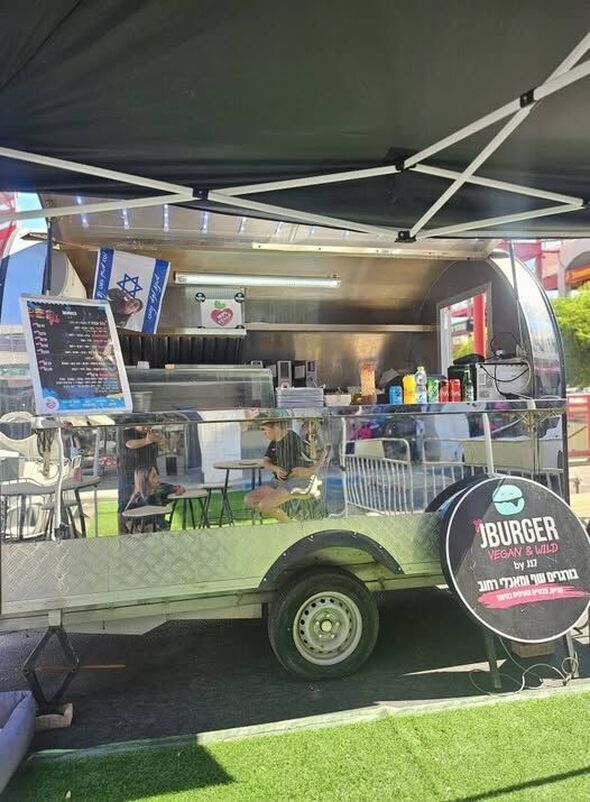 צילום מתוך דף הפייסבוק הטבעונית J17