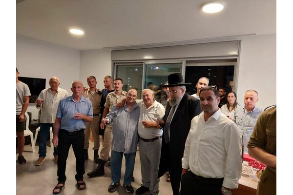 תמונות עמותת יבנה מחבקת חיילים בודדים