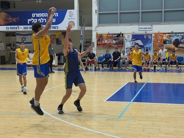 צילום מתוך דף הפייסבוק אליצור יבנה כדורסל הדף הרשמי