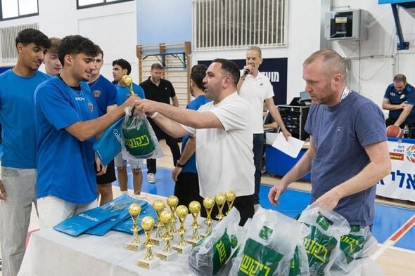 צילום מתוך דף הפייסבוק מכבי רחובות מחלקת הנוער כדורסל