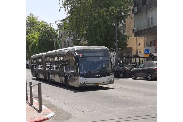 ע