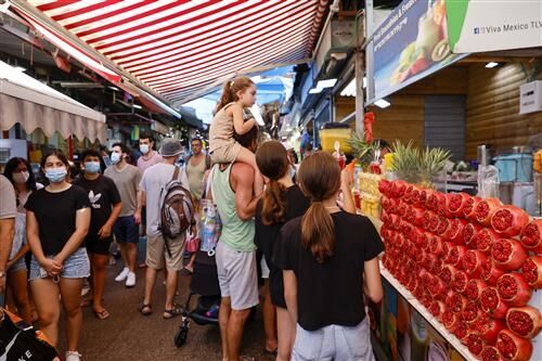 שוק הכרמל בראש השנה. צילום: גיא יחיאלי