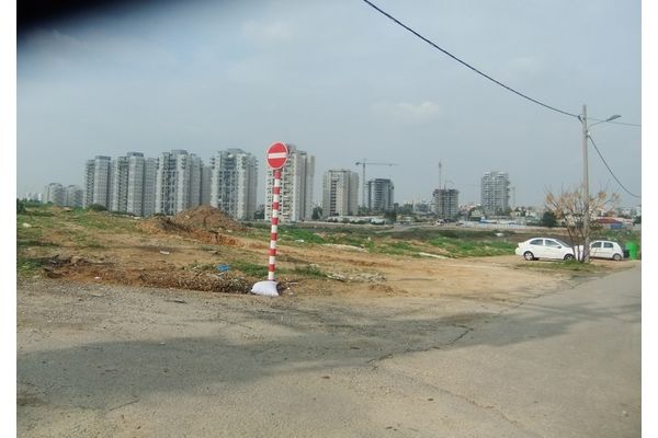 השטח בין רחובות החדשה לחבצלת