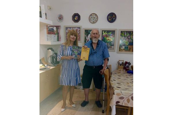 בתמונה: טוביה וייס עם סימה פינטו מסניף מטב ראשון לציון