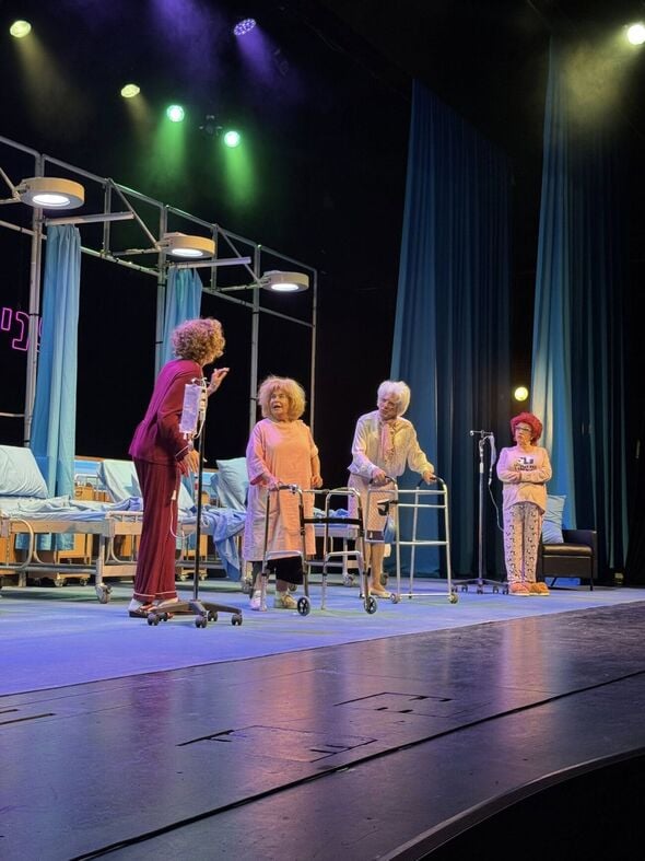 היכל התרבות פתח תקוה - ע"ש דב תבורי