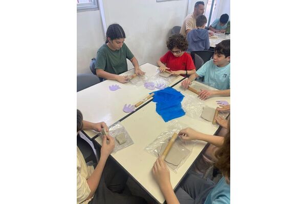 צילום מתוך דף הפייסבוק תיכון עירוני ה' תל אביב