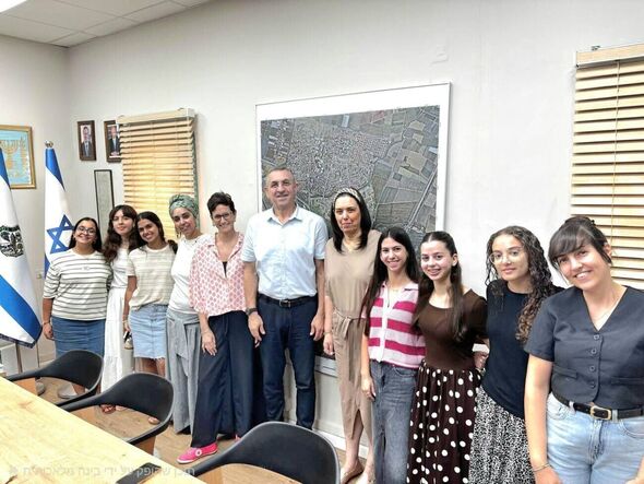 צילום מתוך דף הפייסבוק גבי גאון