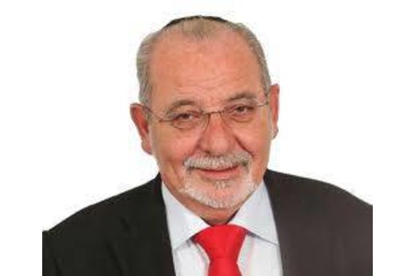 בתמונות למטה איסוף מצרכים בתיכון היי טק בהולנדית