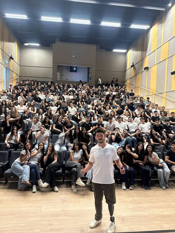 צילום מתוך דף הפייסבוק רועי גבאי