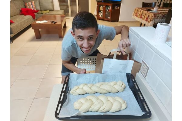 בתמונה: התלמיד שליו סינוואני