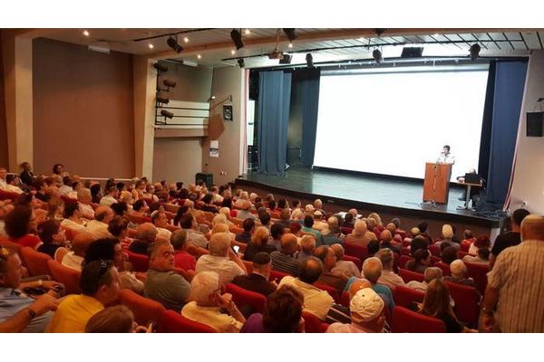 בתמונה: מפגש תושבים להתחדשות עירונית – 27.6.16