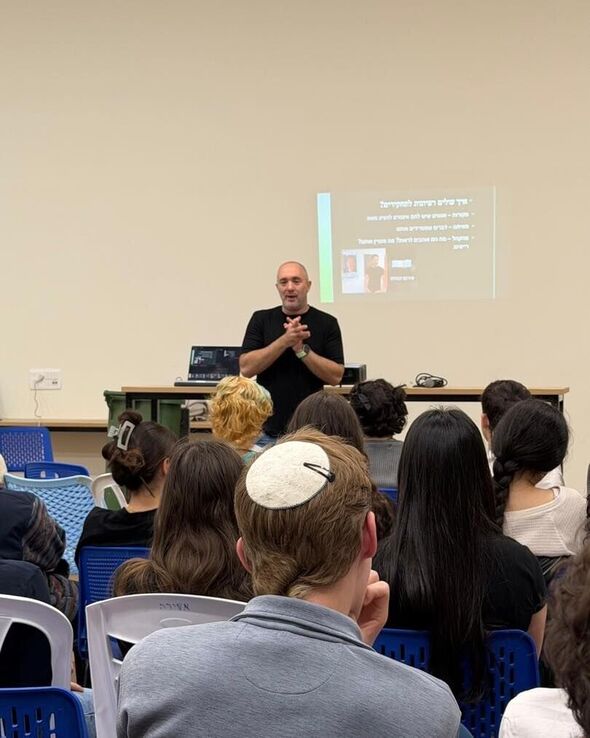צילום מתוך דף הפייסבוק על-יסודי קשת מזכרת בתיה